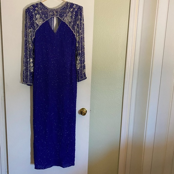 Laurence Kazar Dresses & Skirts - Laurence Kazar Elegant beaded dress.